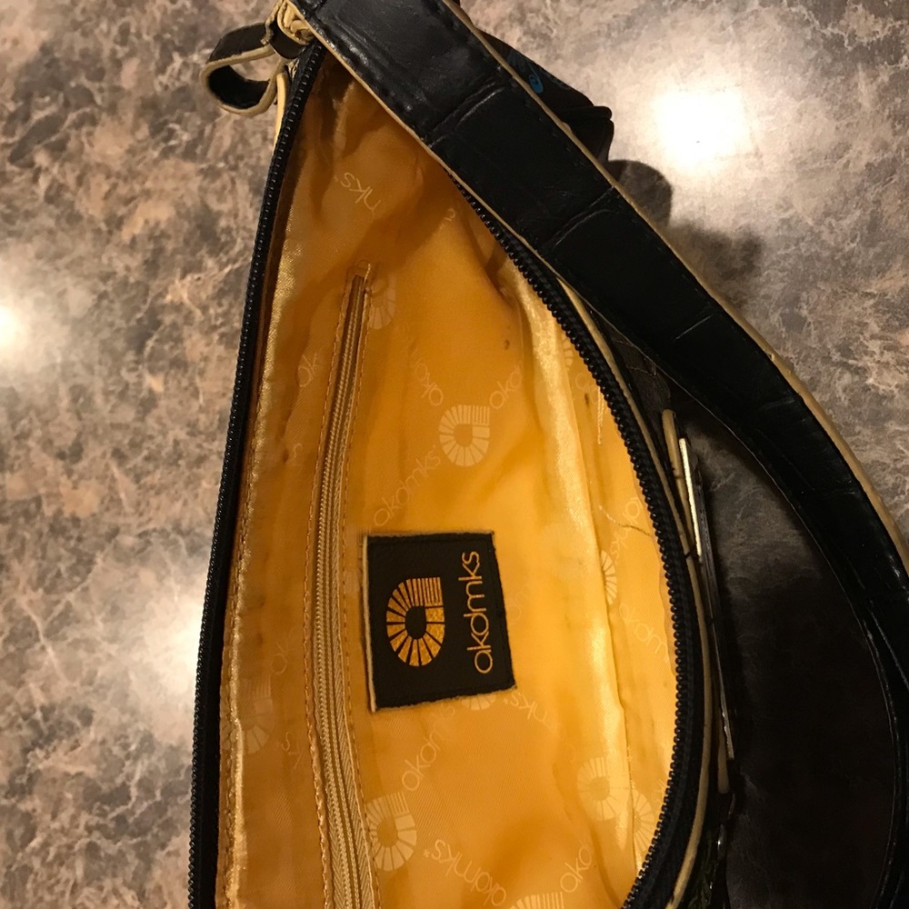 Purse - Picture 2 of 3